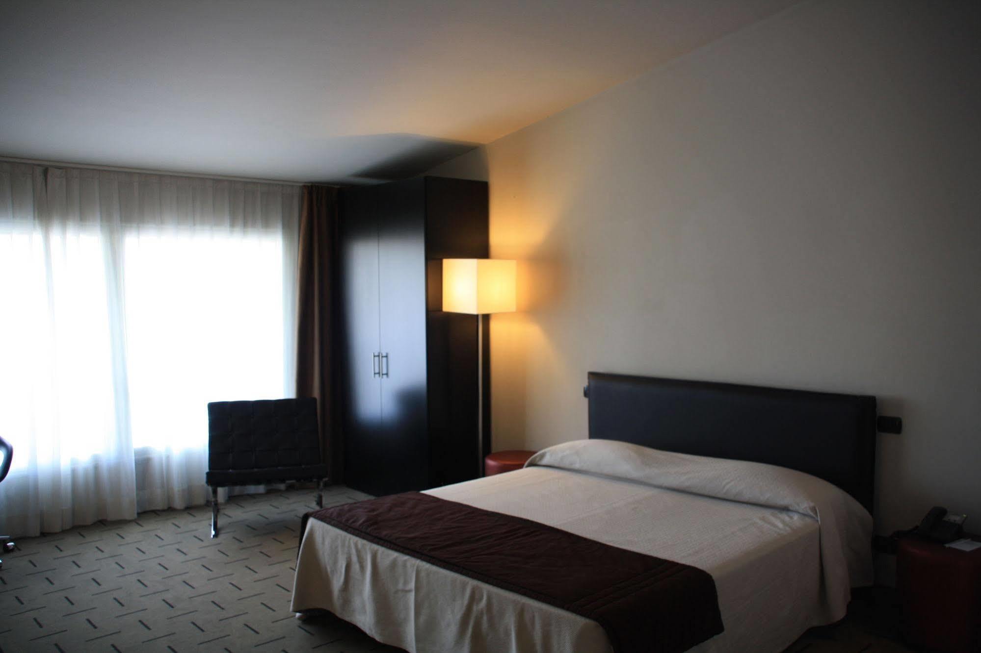 Hotel Continental Cremona Eksteriør billede